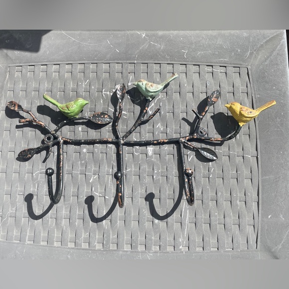 Cottage Core Bird Wall Hook Rack indoor or outdoor - Picture 2 of 8